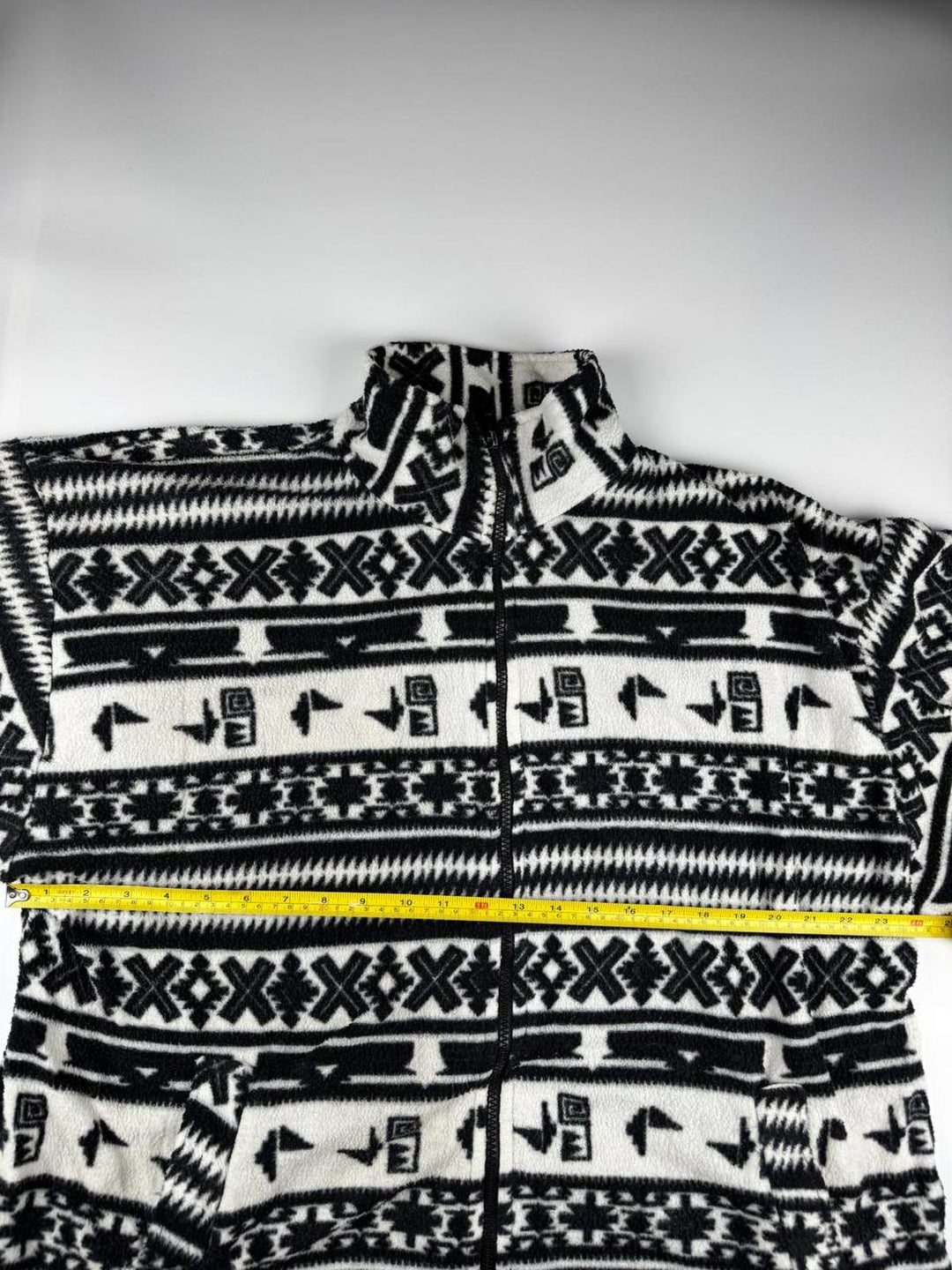 Vintage Men's Black and White Patterned Fleece Jacket