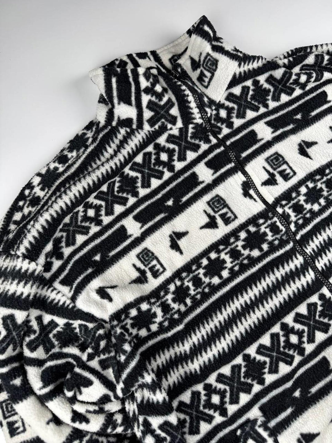 Vintage Men's Black and White Patterned Fleece Jacket