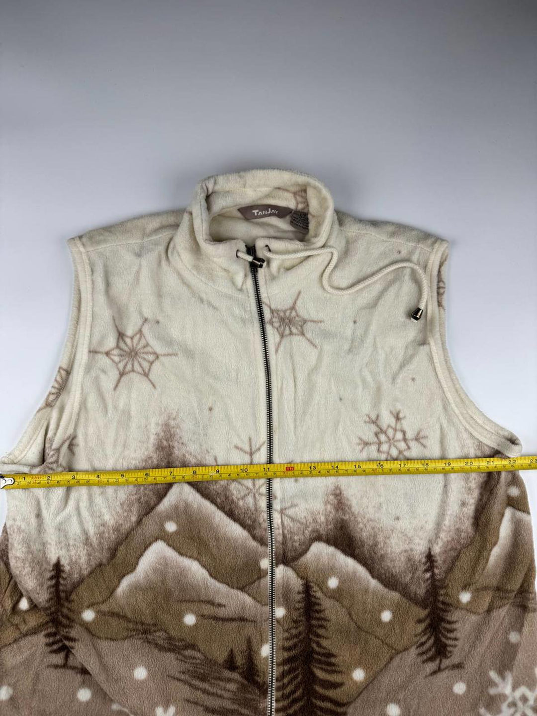 Vintage Sleeveless Fleece Vest with Mountain and Snowflake Design