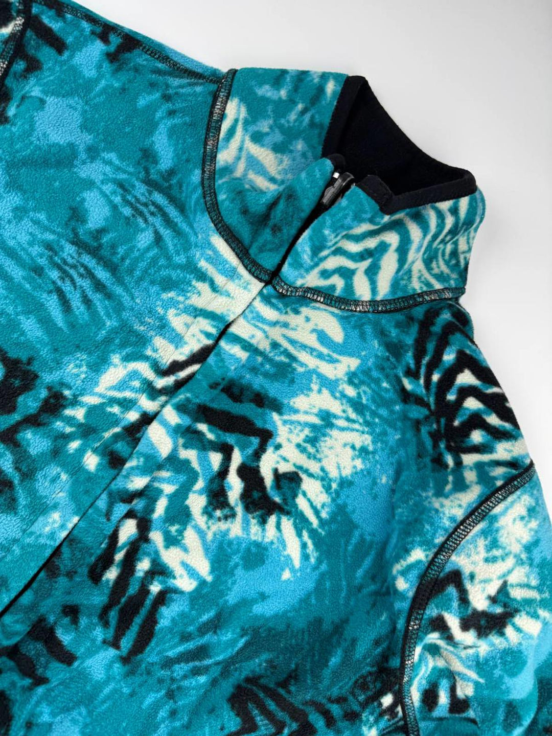 Vintage Blue Patterned Fleece Jacket with Zip-Up Collar